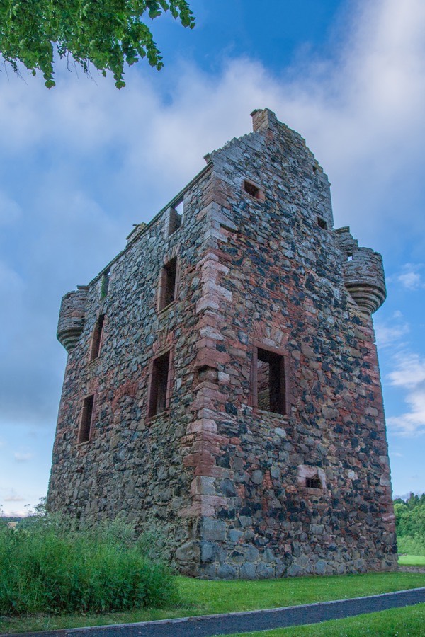 Greenknowe Tower Castle in Gordon, Berwickshire Stravaiging around